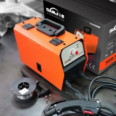 Saldatrice senza gas MAG Mini 100A Saldatrice a filo con anima di flusso MAG135 Un controllo a manopola